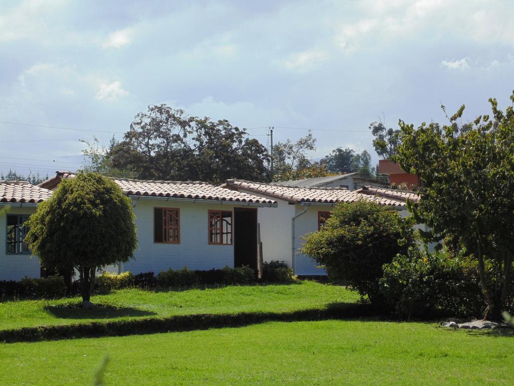 Hosteria Rosa Blanca Puembo Exterior foto